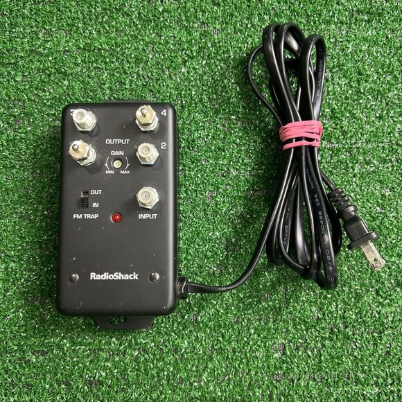 Radio Shack 75 Ohm Coax 4 Set Distribution Amplifier - Picture 2 of 8